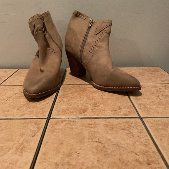 Zigi Soho Halyn Ankle Boot in Taupe size 10 - Picture 2 of 13